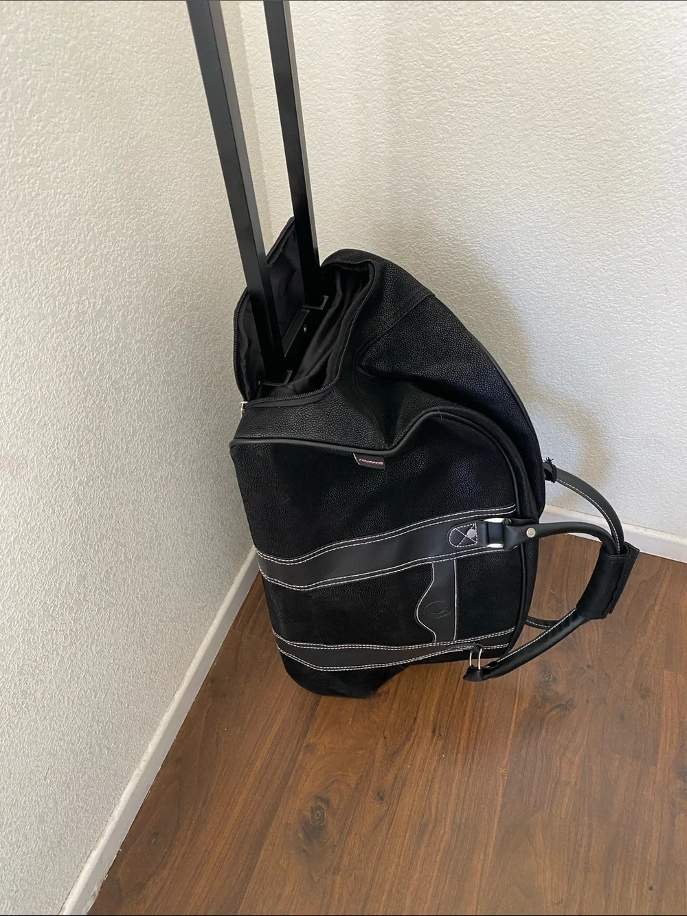 Sovrano Black  Novohyde Leather Wheeled Duffel Bag with Hideaway Handle NWOT